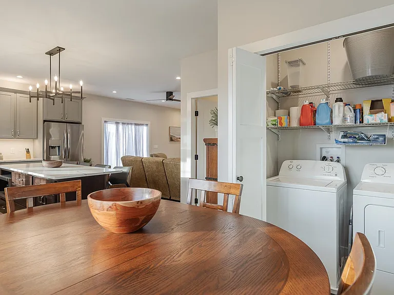 60 Dearborn Cir — Photo 13