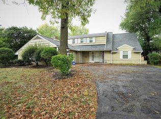 21001 S Woodland Rd, Shaker Hts, OH 44122