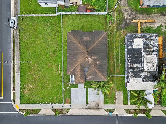 3rd image of 1514 NW 5th Ave