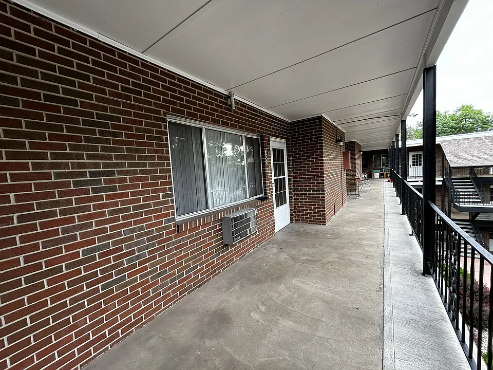 301 Peterson St #305