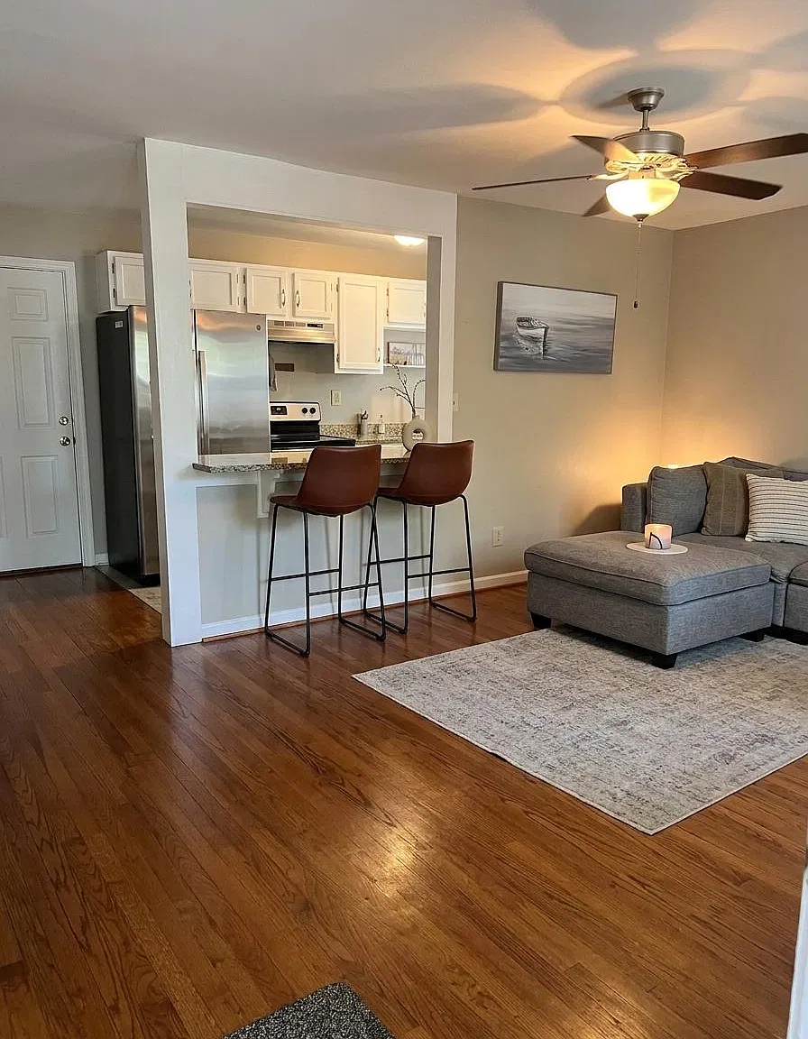 2 bed, 900 sqft, $1,650 — Photo 3