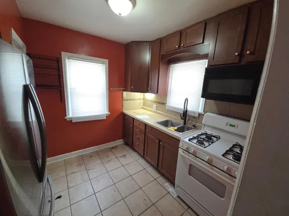 1041 6th St E, Saint Paul, MN 55106