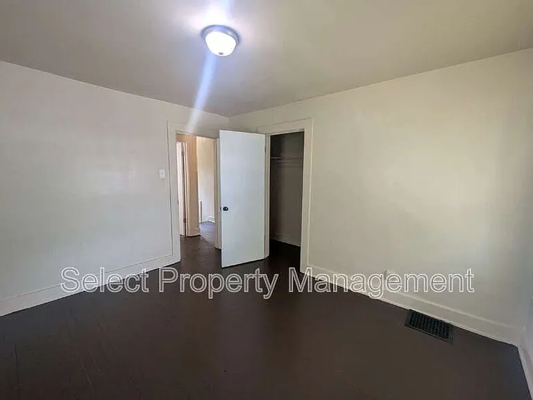 1148 W Packard Ave — Photo 21