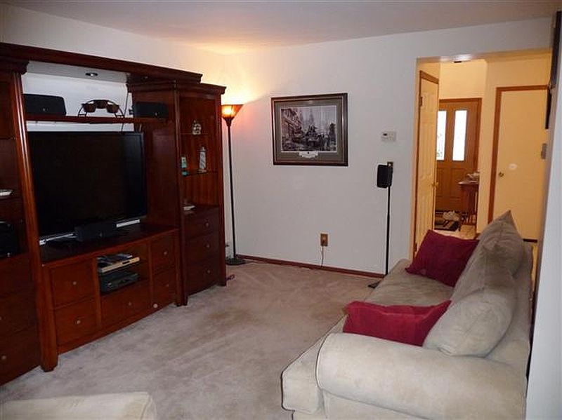2nd image of 2058 ROSEDALE Way