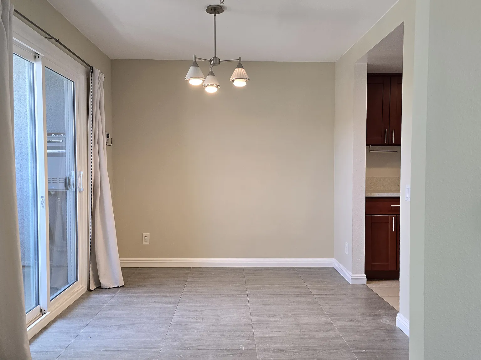 3 bed, 1200 sqft, $3,150 — Photo 3