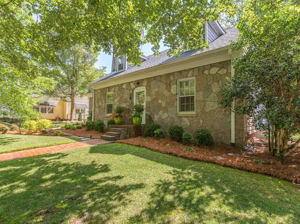809 E Willow Park Dr, Dalton, GA 30720