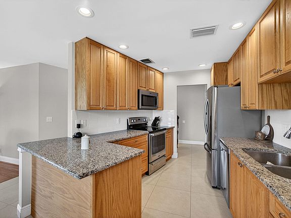 4th image of 11811 Avenue Of The Pga #7-2a