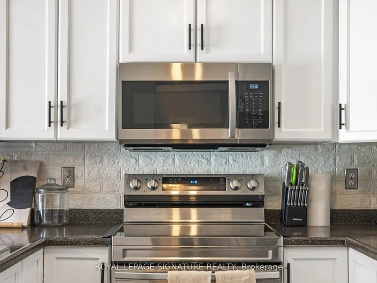 25 Meadowvale Dr #3 — Photo 9
