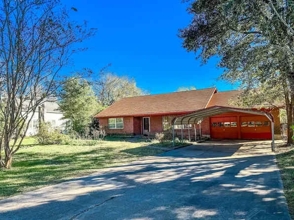 427 E Bradley St, Fairfield, TX 75840