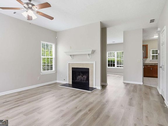 4th image of 2710 Park Ave
