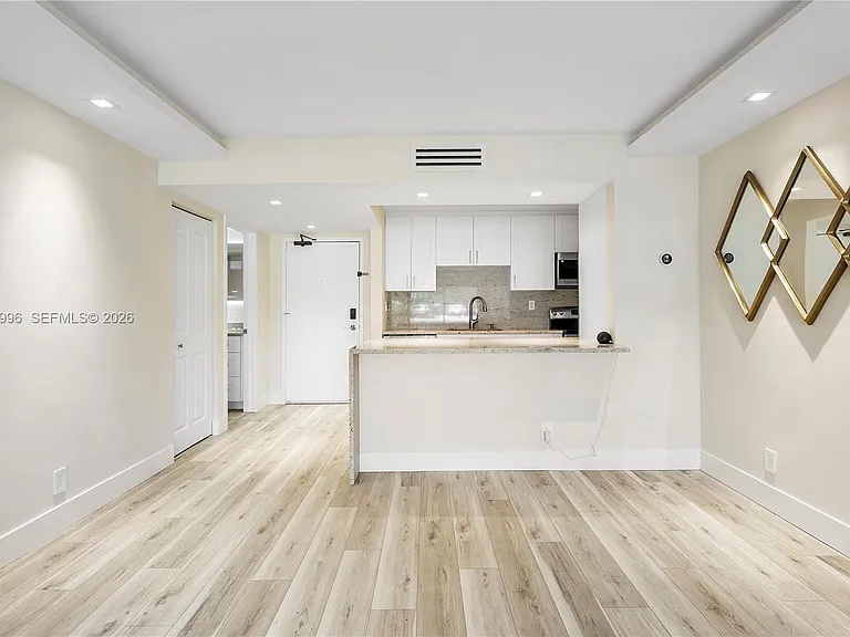 230 Lakeview Dr #106 — Photo 16