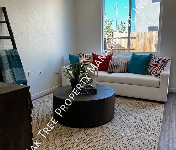251 N Minnewawa Ave #B — Photo 23