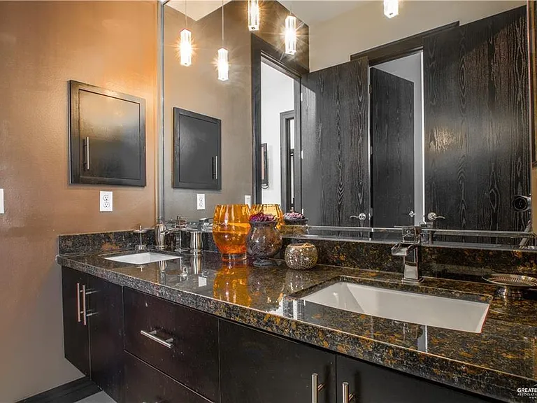309 N Mockingbird Ave #H — Photo 15