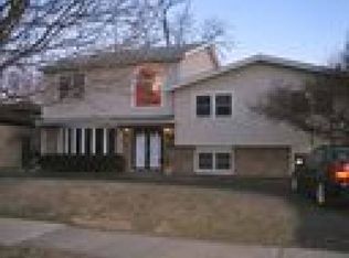 5123 Weber Ln, Skokie, IL 60077