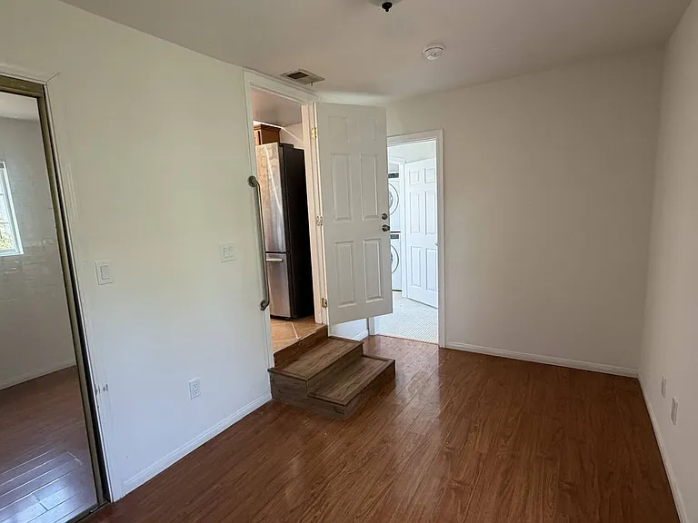 1104 N Frederic St — Photo 34