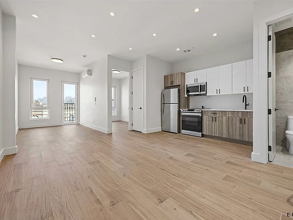 2nd image of 1116 Rogers Ave #L2