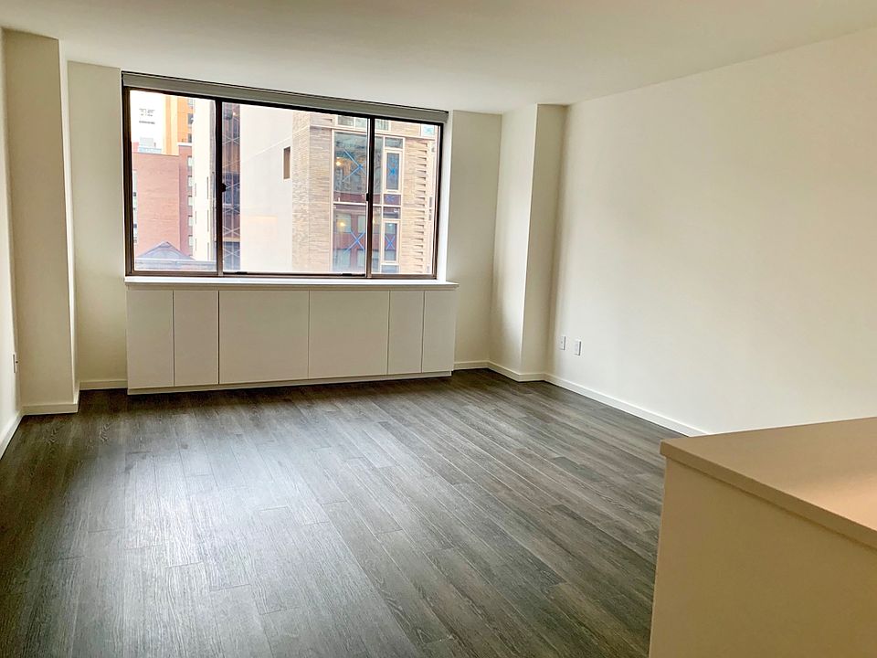 1st image of 520 W 43rd St APT 7K