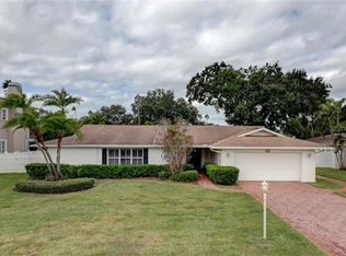 1304 Golf View Dr, Belleair, FL 33756