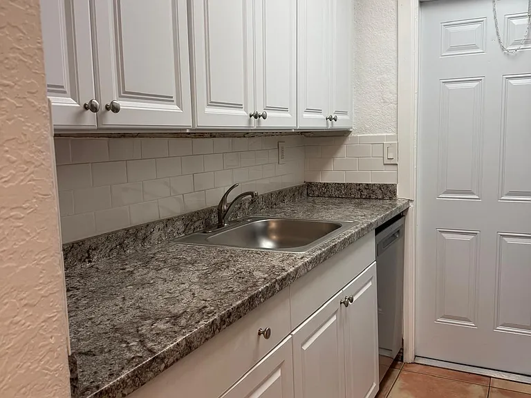 3370 NE 16th Ter #4 — Photo 8