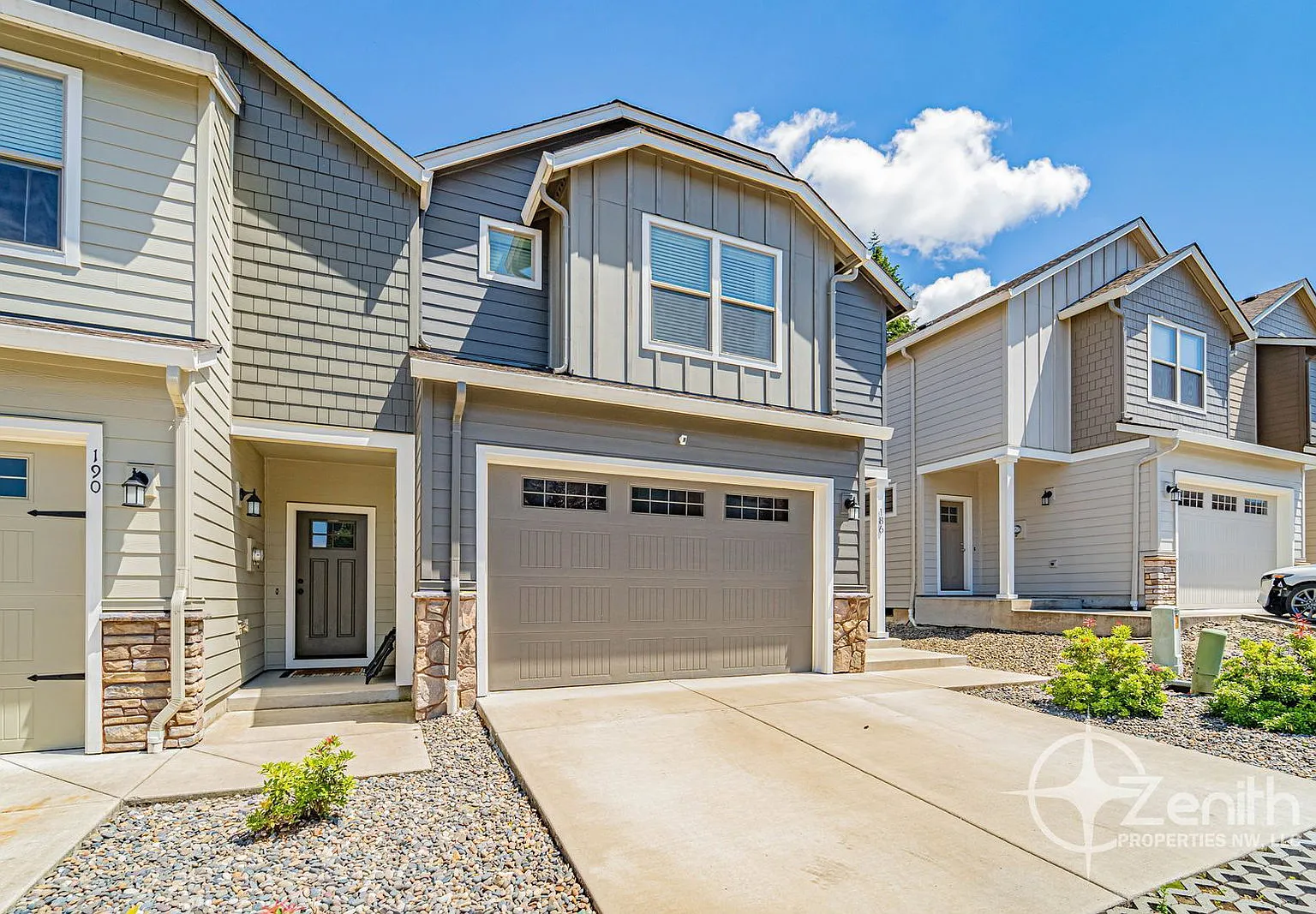 3 bed, 2.5 bath, 1725 sqft, $2,570 — Photo 2