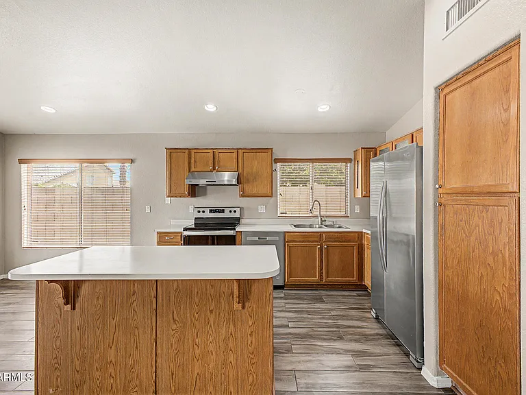 308 W Liberty Ln — Photo 15