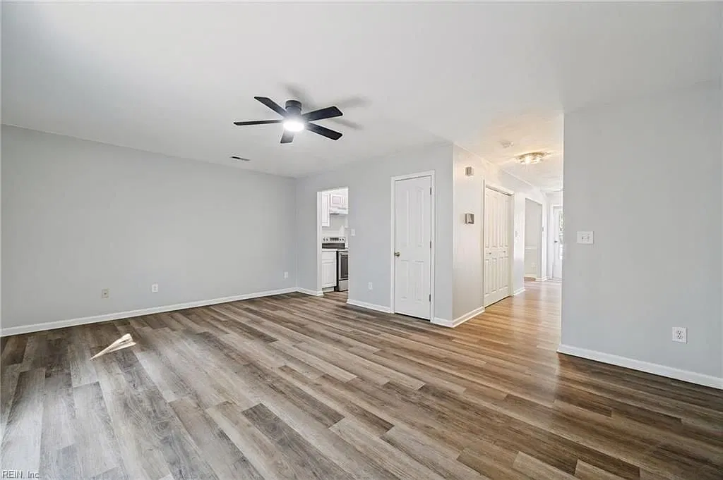 3 bed, 2.5 bath, 1360 sqft, $1,900 — Photo 4