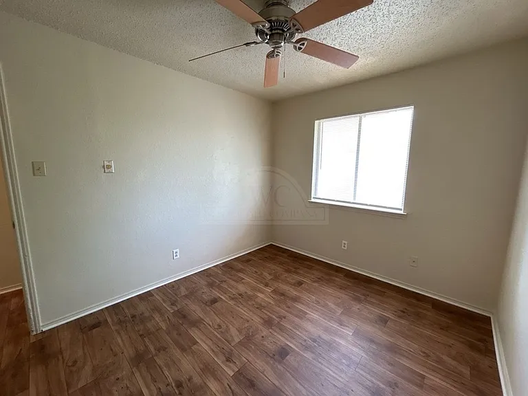 2108 Carousel Dr — Photo 16