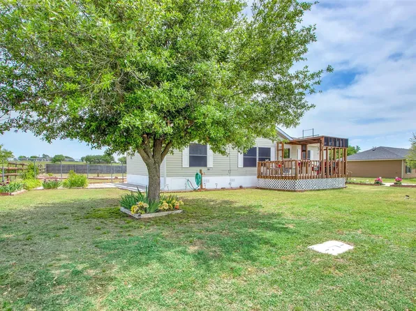 310 Glenwood St, Gainesville, TX 76240