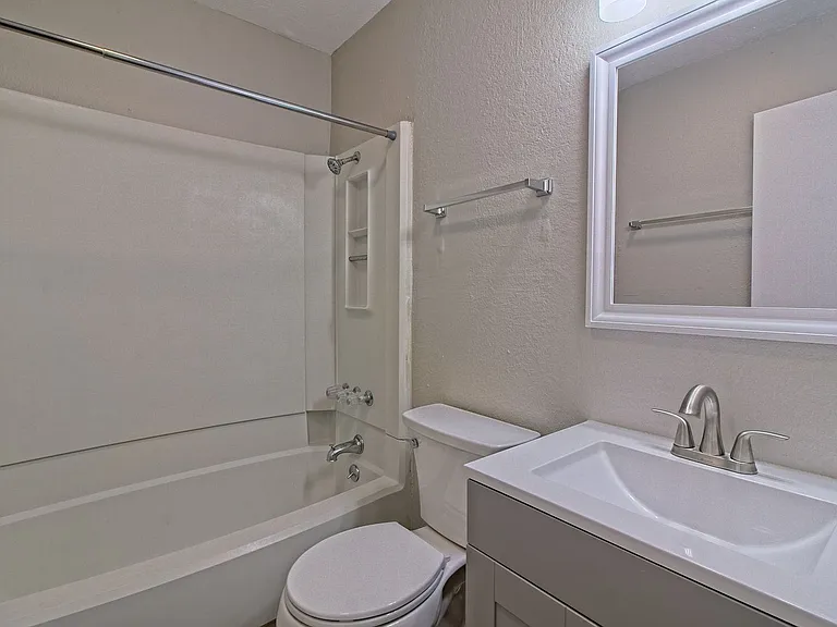 401 Hedgewood Dr #C — Photo 19