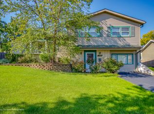 9120 Sycamore Dr, Hickory Hills, IL