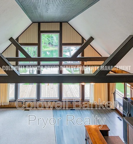 165 Lakeshore Ct — Photo 41