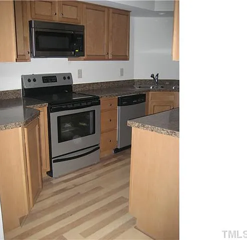 3 bed, 1349 sqft, $1,950 — Photo 4