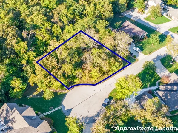 337 Cherry Hill Ln, Lake Ozark, MO 65049