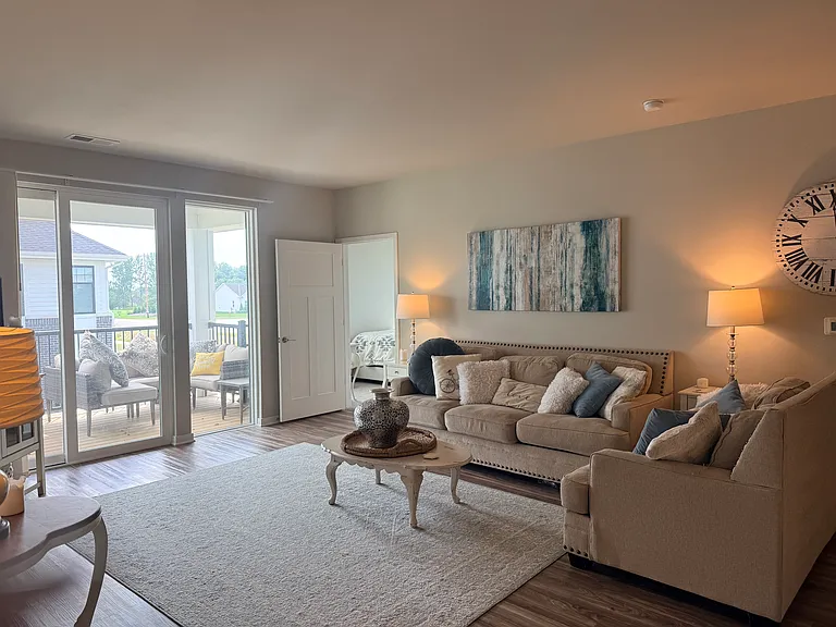 1983 Seasons Way #205 — Photo 1