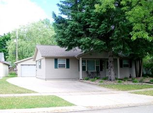 542 Clover Ln, Green Bay, WI 54301