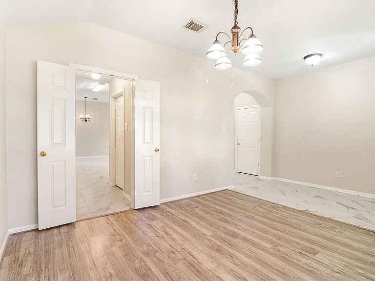 14615 Rochelle Ct — Photo 7