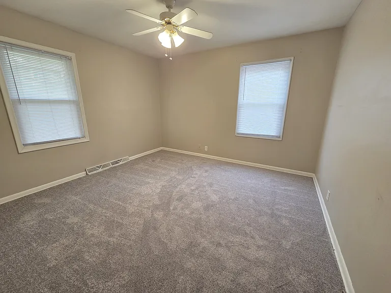 5526 Cedar St — Photo 11