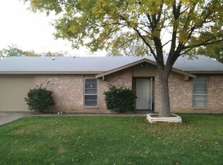 1110 La Fiesta Dr, Grand Prairie, TX 75052