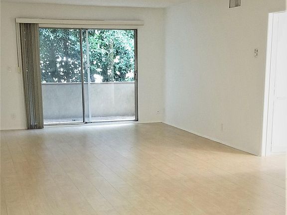 4th image of 2332 S Bentley Ave #205