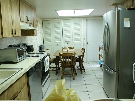 4th image of 1580 N Carolwood Blvd