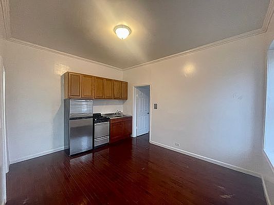 4th image of 1 Bennett Ave APT 5A