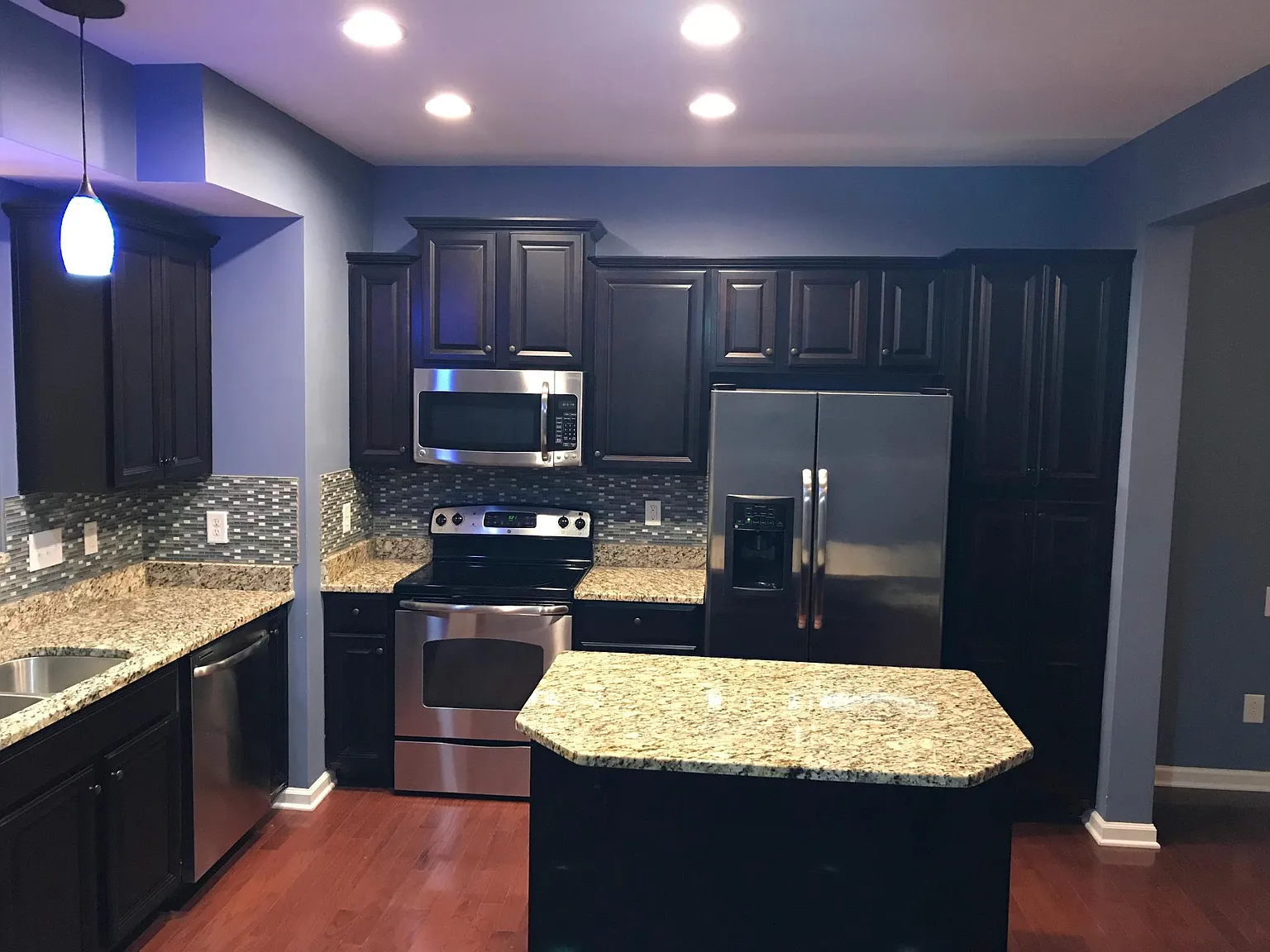 3 bed, 1812 sqft, $1,995 — Photo 2