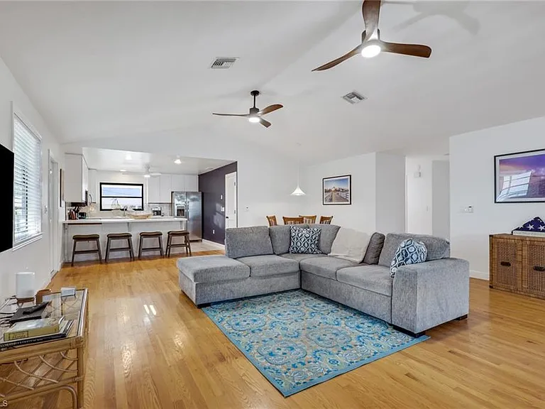 1282 Belaire Ct W — Photo 5