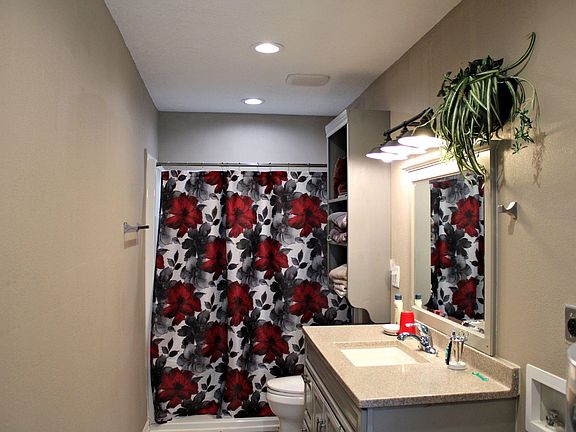 5th image of 140 Ridgecrest Dr E