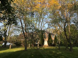 6N287 Creekside Dr, St Charles, IL 60175