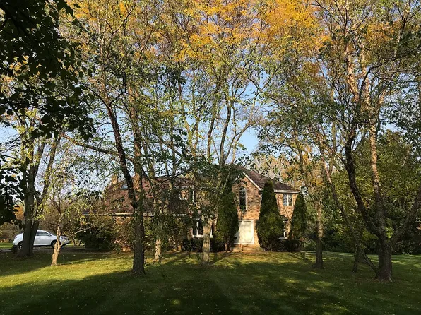 6N287 Creekside Dr, St Charles, IL 60175