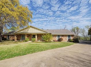 400 Lake Louise Ct, Fort Worth, TX 76103