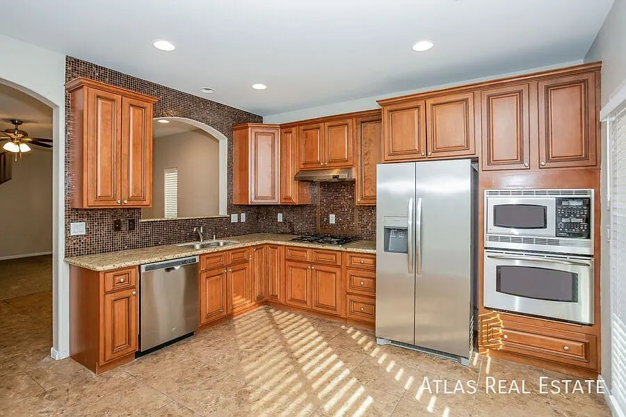 Bright & Spacious 3-Bedroom Home Near Farm Road And N. Grand Canyon Drive! — Photo 3