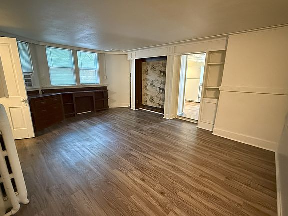 3rd image of 615 N Dubuque St #11