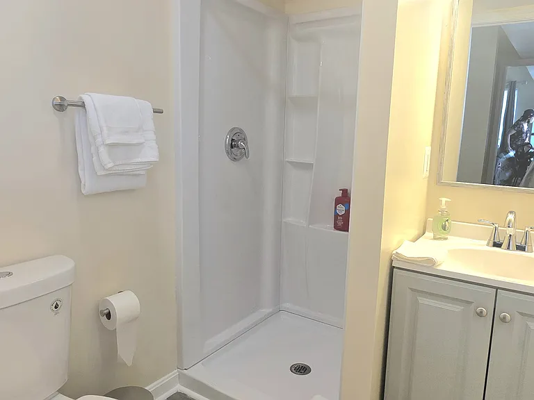 562 Walton Ave — Photo 8